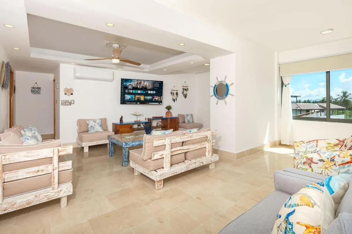 Upper-Level Penthouse, Beachfront Residence 라스테레나스