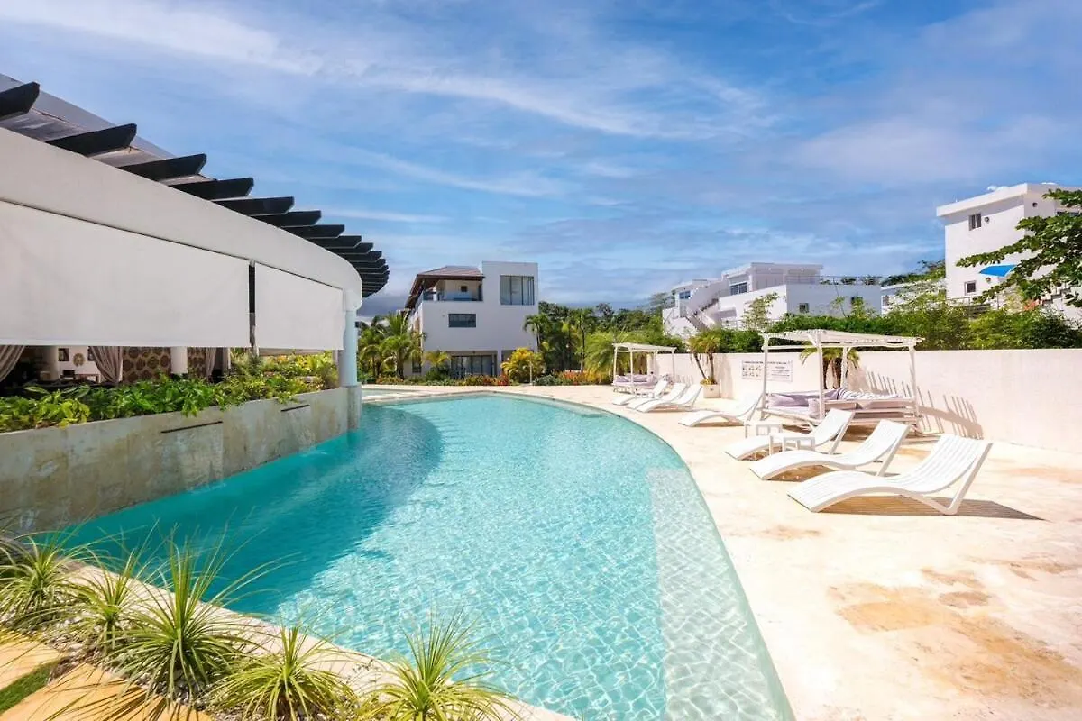 Upper-Level Penthouse, Beachfront Residence 라스테레나스 0*,