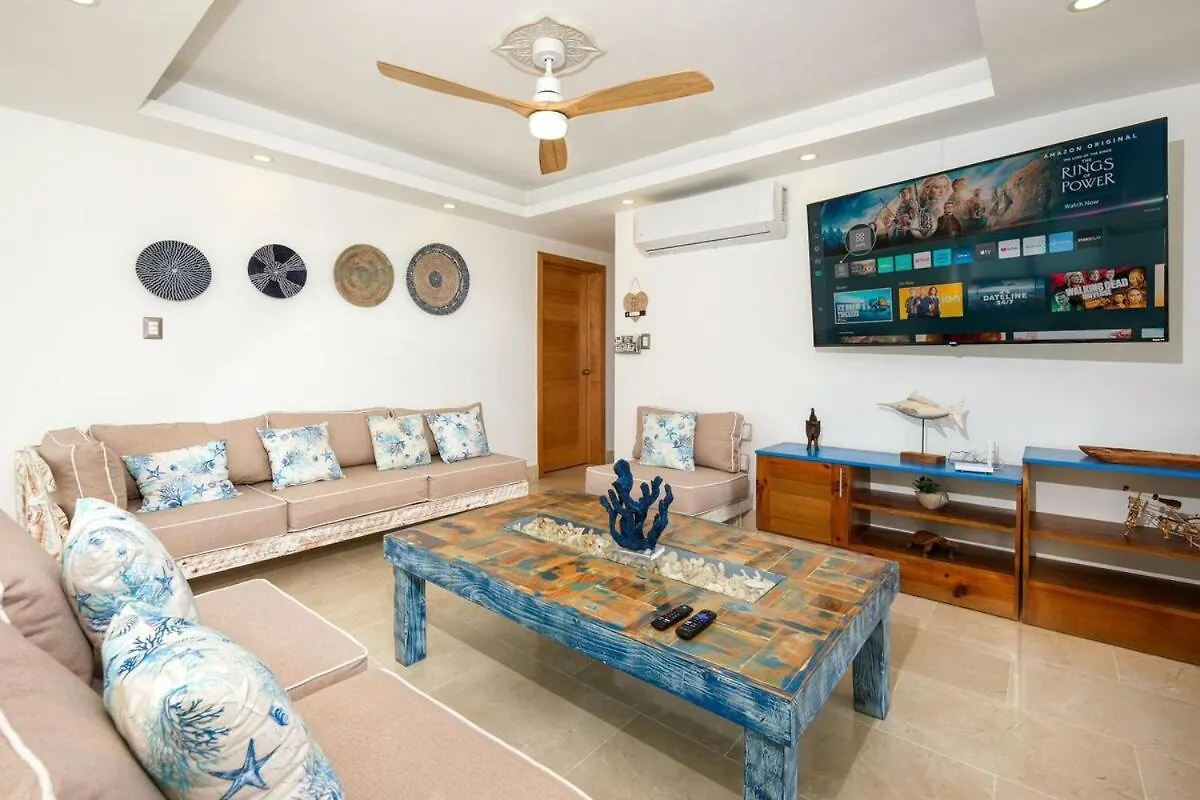 Upper-Level Penthouse, Beachfront Residence 라스테레나스 도미니카 공화국