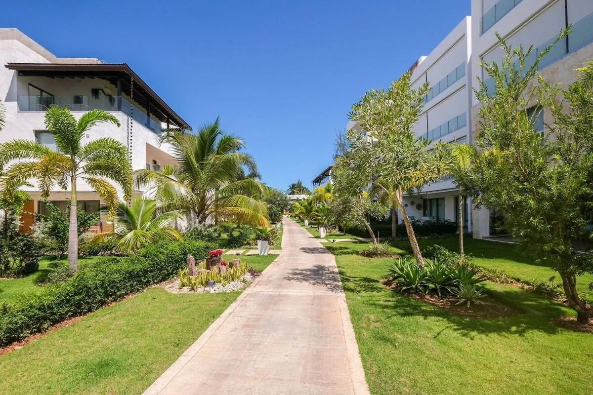 아파트 Upper-Level Penthouse, Beachfront Residence 라스테레나스