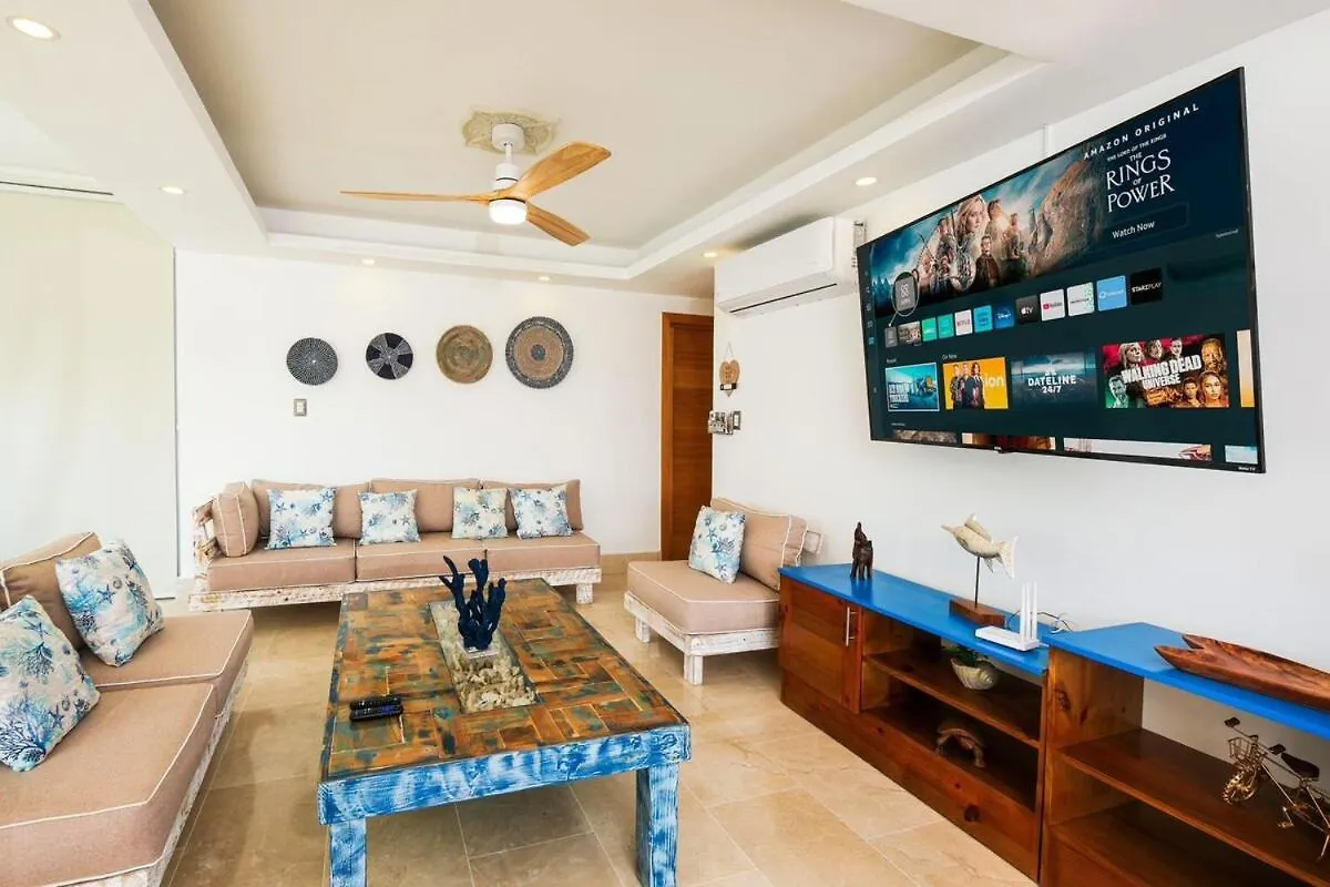 Upper-Level Penthouse, Beachfront Residence 라스테레나스 도미니카 공화국
