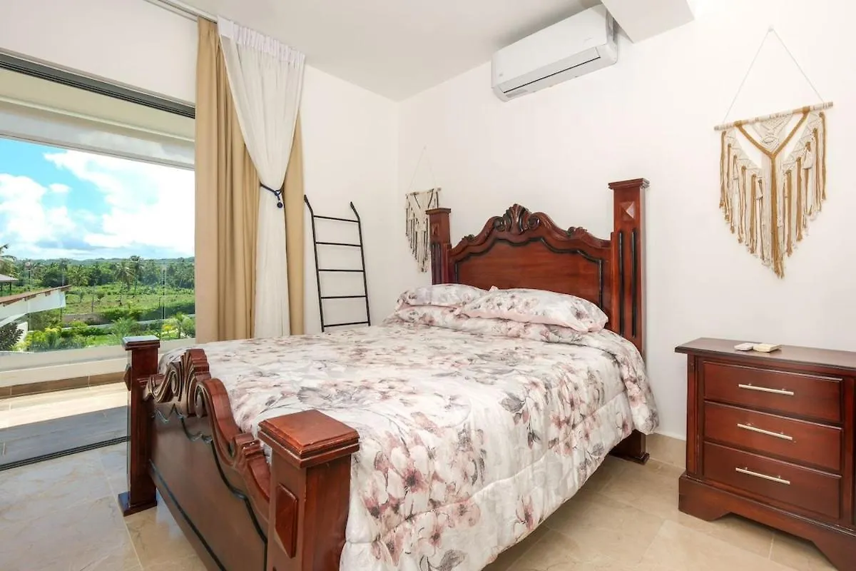 Upper-Level Penthouse, Beachfront Residence 拉斯特拉纳斯 公寓