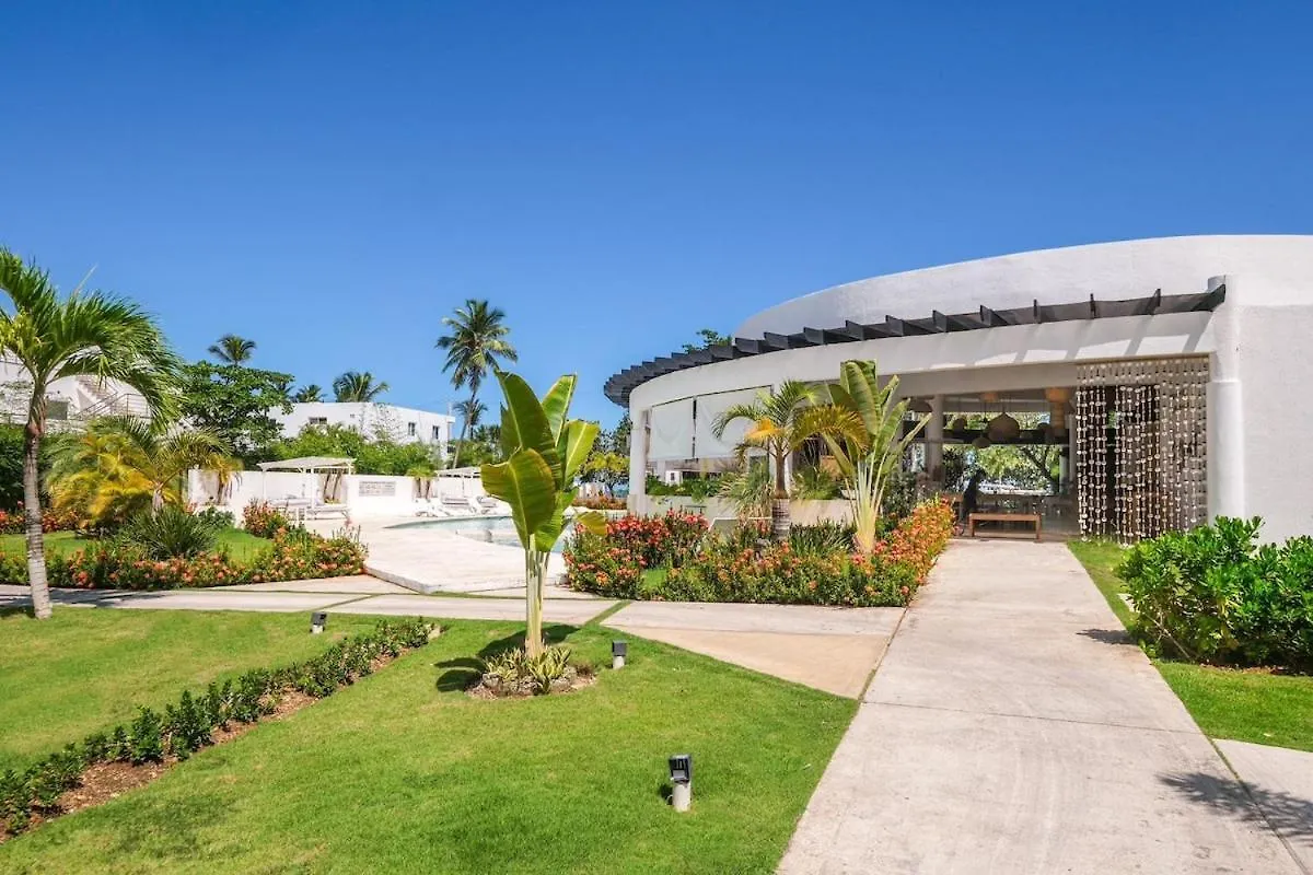 Upper-Level Penthouse, Beachfront Residence 拉斯特拉纳斯 公寓