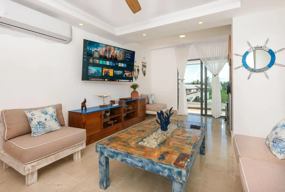 Upper-Level Penthouse, Beachfront Residence 拉斯特拉纳斯